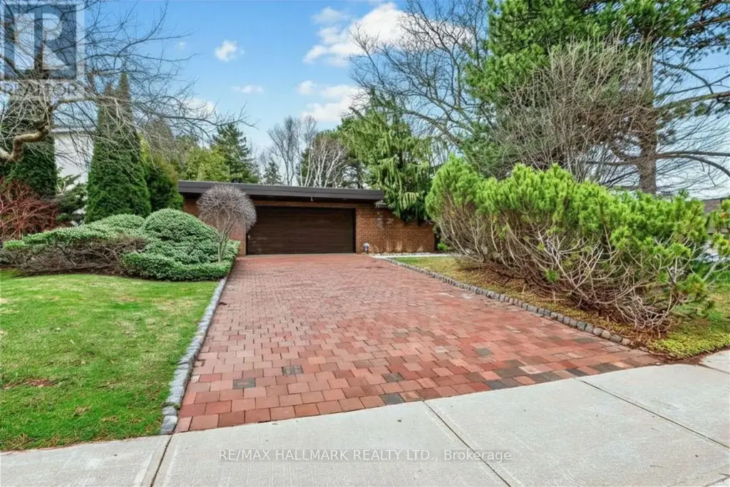 16 Royal Oak Drive, Toronto (Bridle Path-Sunnybrook-York Mills)