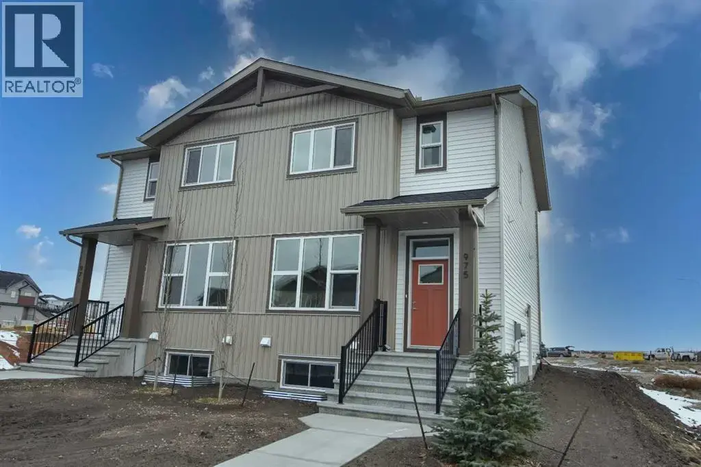975 Edgefield Avenue, Strathmore
