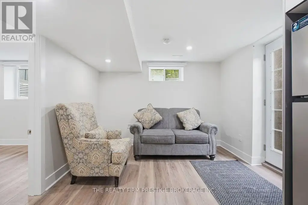 612 Fox Mill Place, London South (South N)