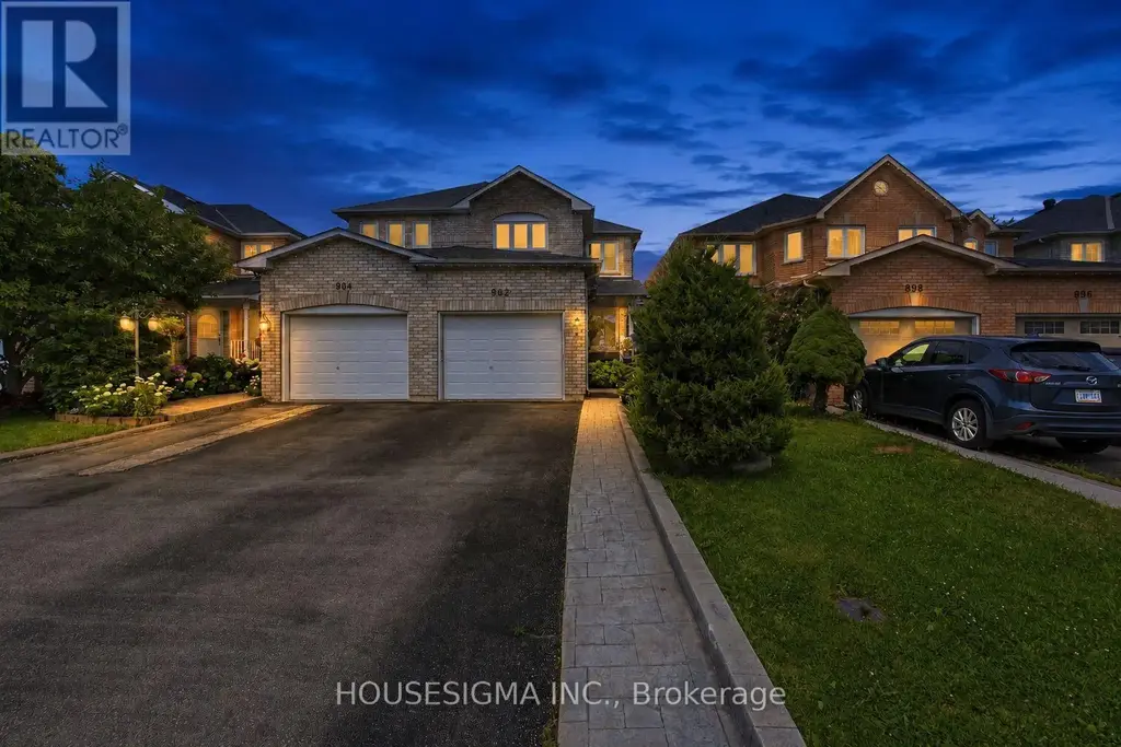 902 Applecroft Circle, Mississauga (East Credit)