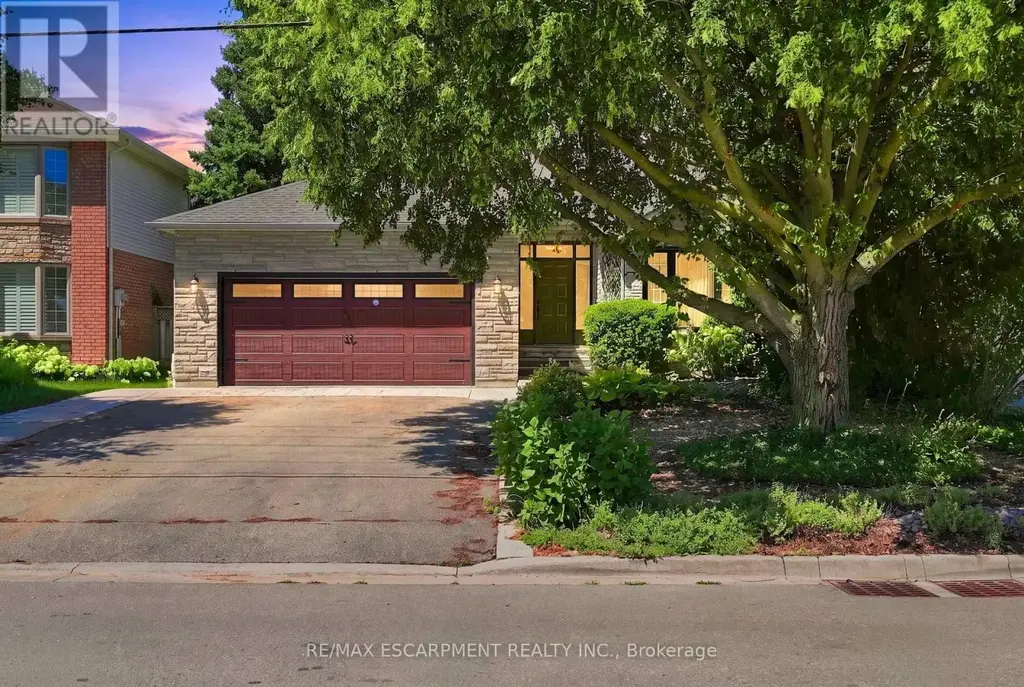 121 First Road W, Hamilton (Stoney Creek)