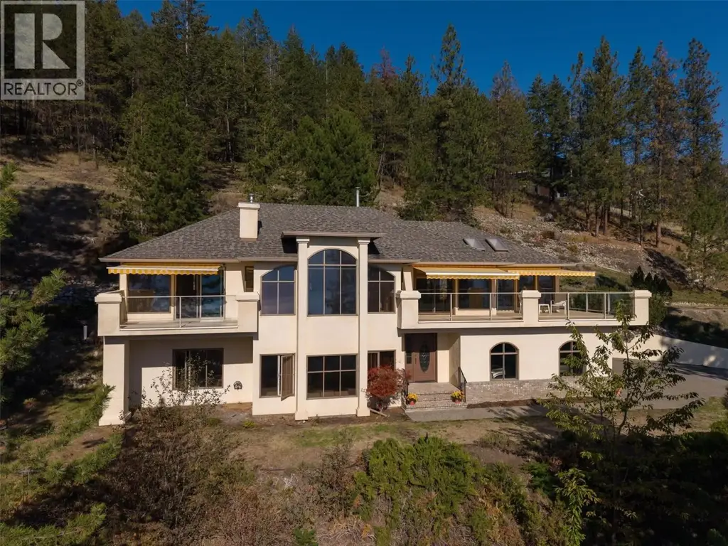 4632 / 4624 Minto Street, Peachland