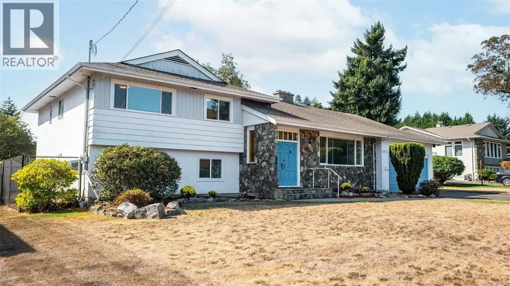 1857 Hillcrest Ave, Saanich