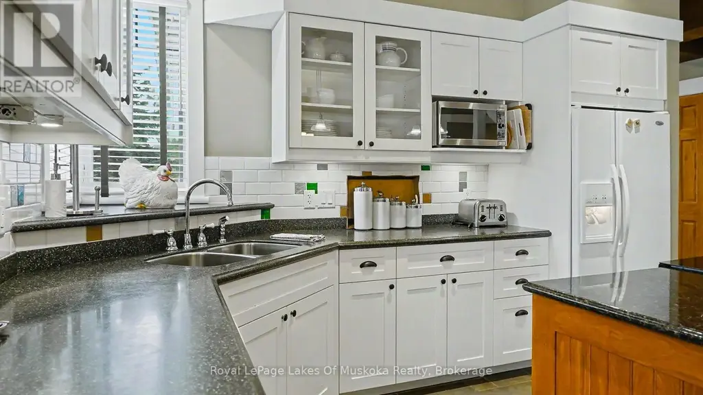 Villa 1 Week 9 - 1020 Birch Glen Road, Lake of Bays (Mclean)