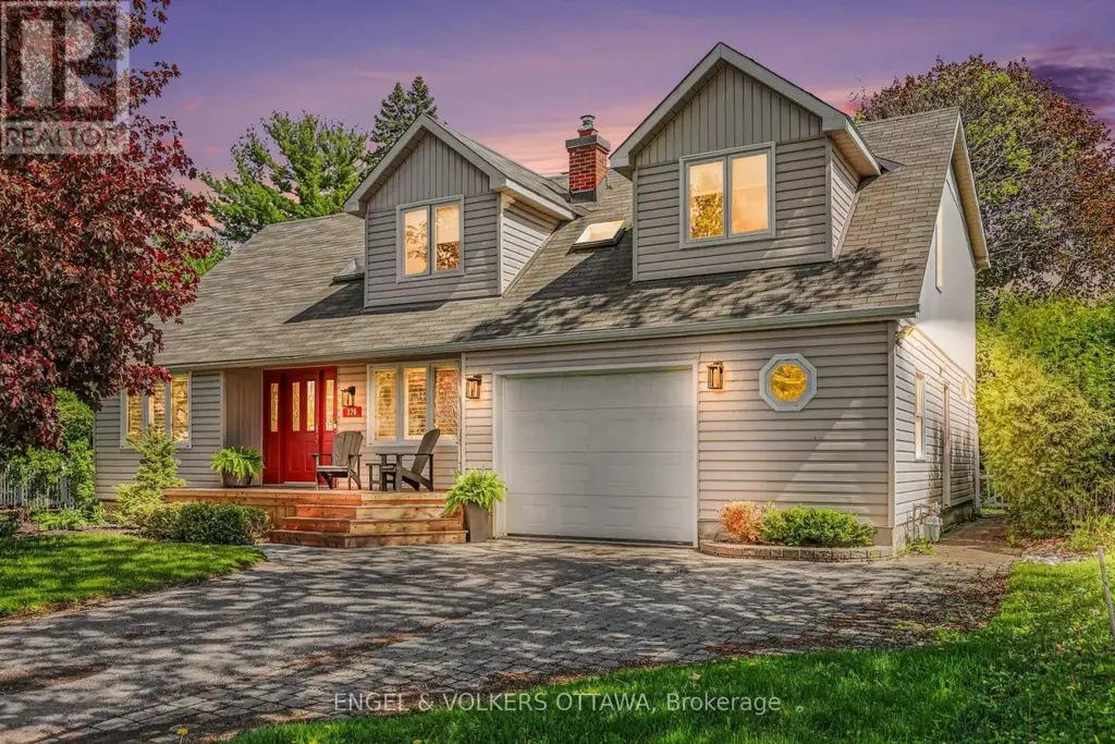 176 Sanford Avenue, Ottawa