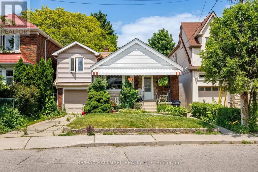 8 Davies Crescent, Toronto (East York)