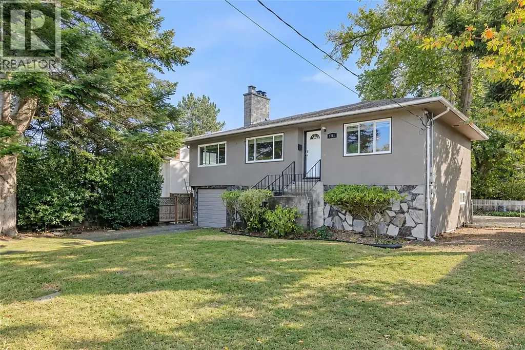 1711 Christmas Ave, Saanich