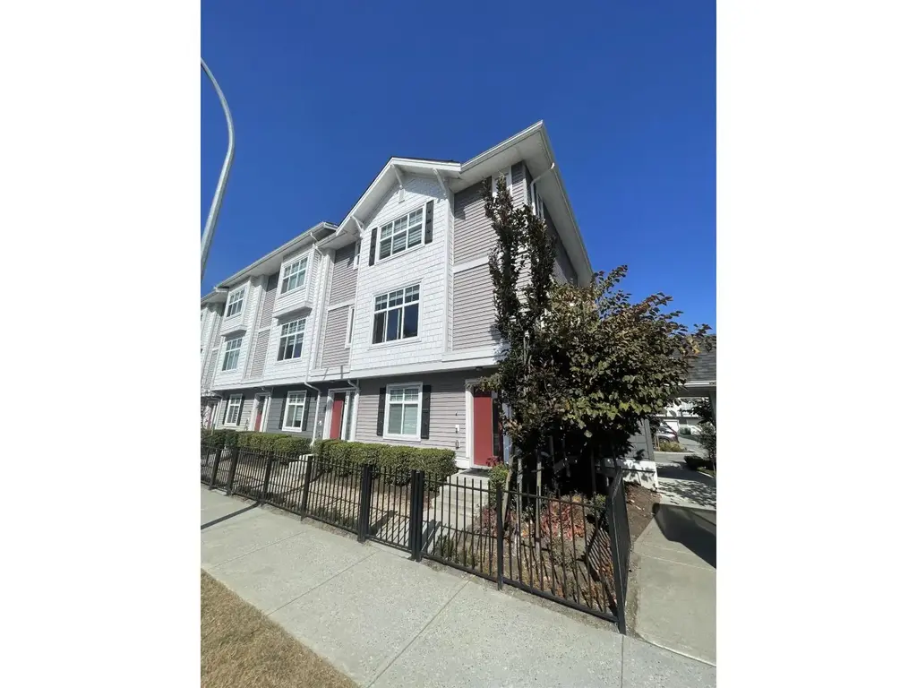 23 2033 Mckenzie Road, Abbotsford