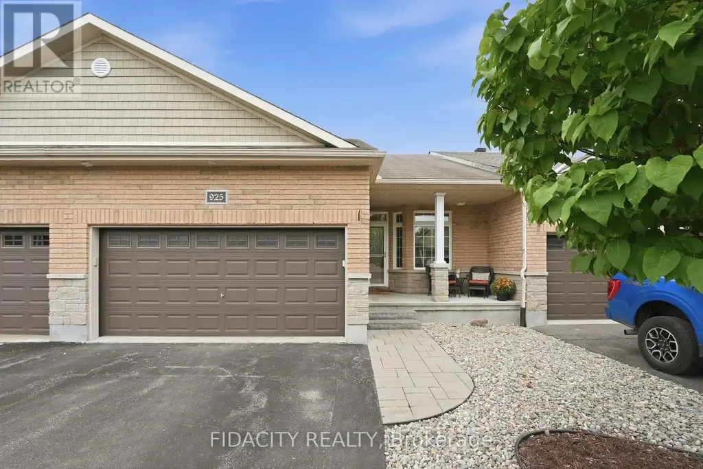 925 Burwash Landing, Ottawa