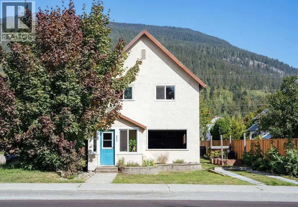 204 Third Street E, Revelstoke