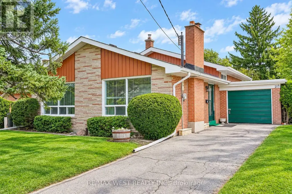 215 Acton Avenue, Toronto (Bathurst Manor)