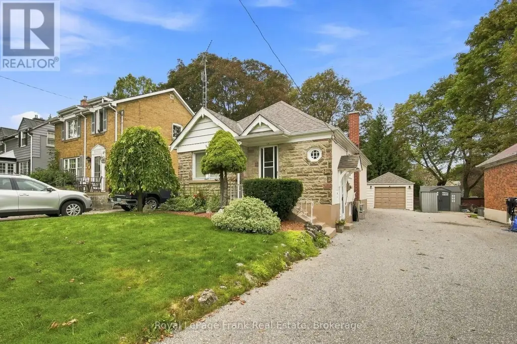 126 Lauder Road, Oshawa (O'Neill)