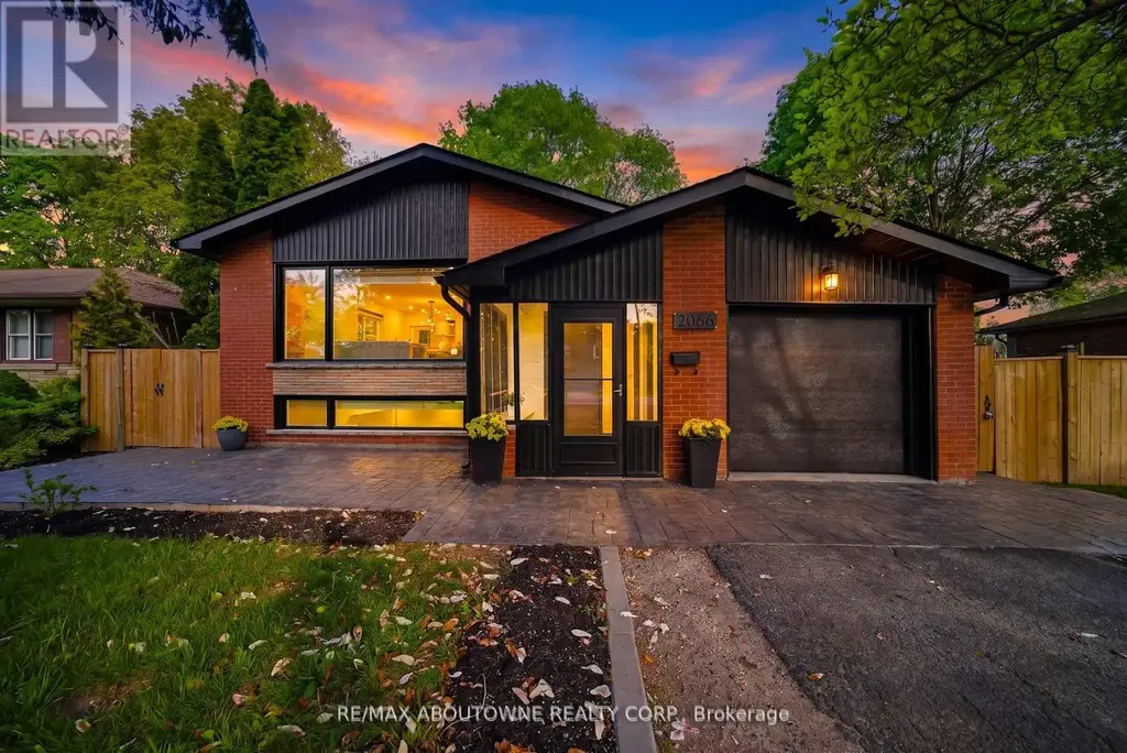 2066 Rebecca Street, Oakville (BR Bronte)