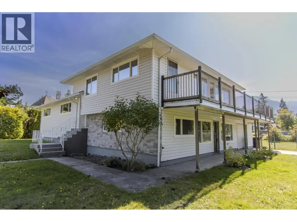 1990 Diamond Road, Squamish