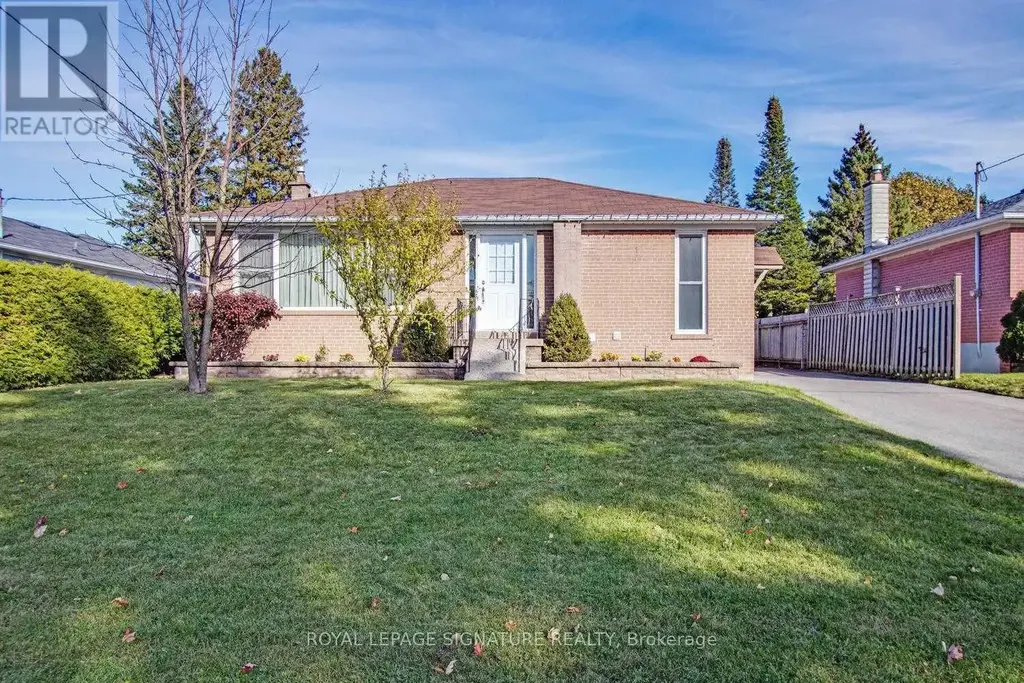 11 Patrick Drive, Aurora (Aurora Highlands)
