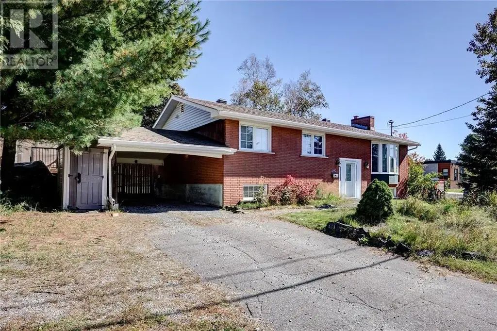 890 Auger Avenue, Sudbury