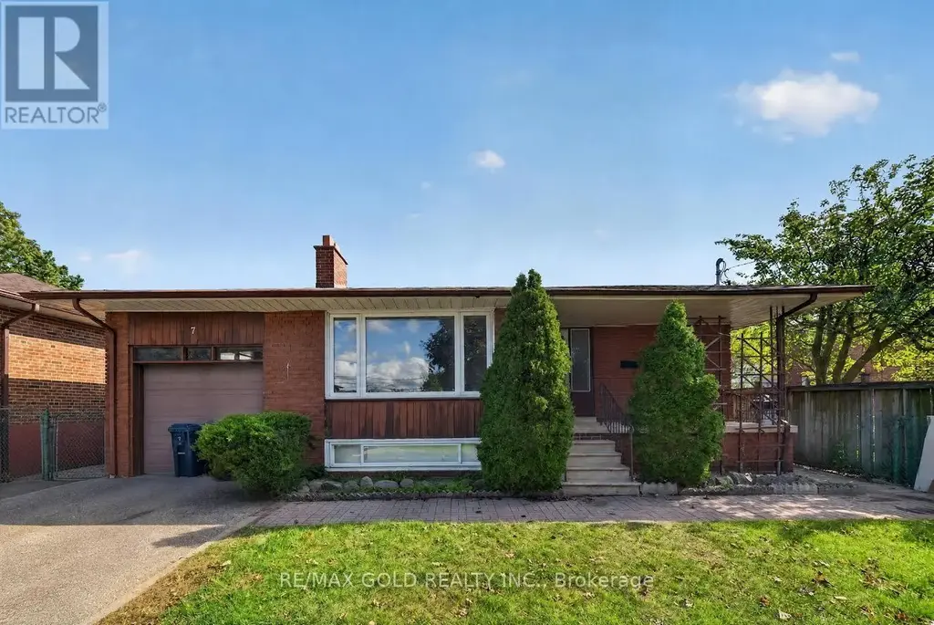 7 Larchmere Avenue, Toronto (Humber Summit)