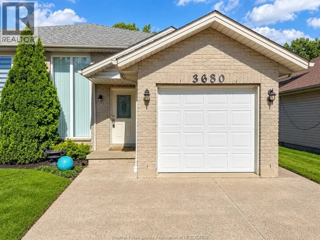 3680 Holburn, Windsor
