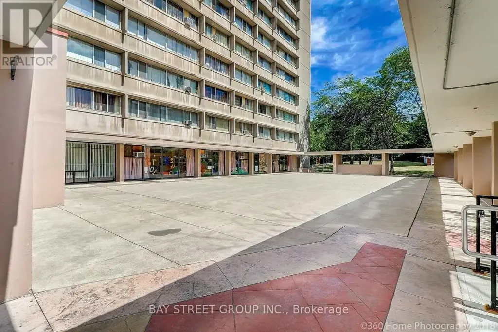 1010 - 100 Leeward Glenway, Toronto (Flemingdon Park)