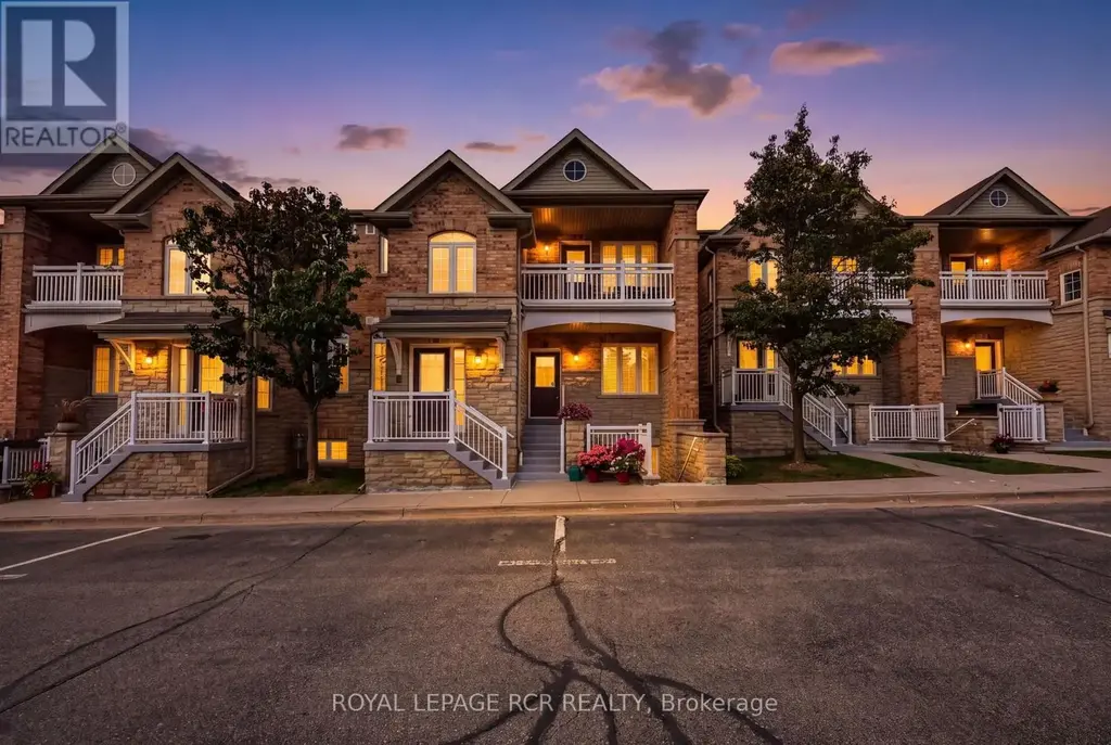 11 - 520 Silken Laumann Drive, Newmarket (Stonehaven-Wyndham)