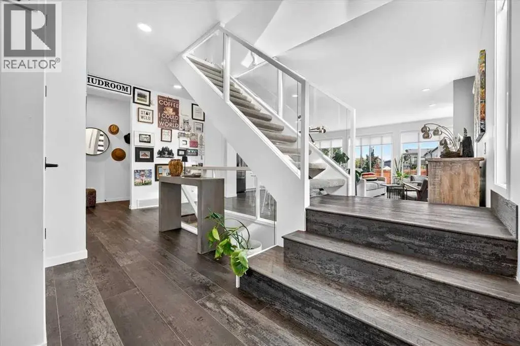 32 Cranbrook Bay Se, Calgary