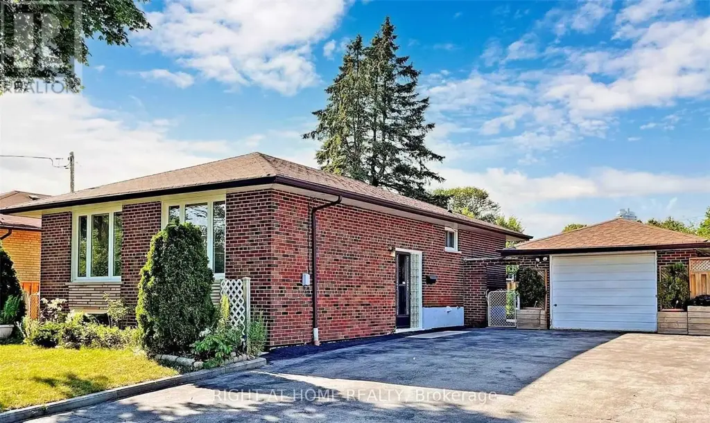 32 Brimorton Drive, Toronto (Bendale)