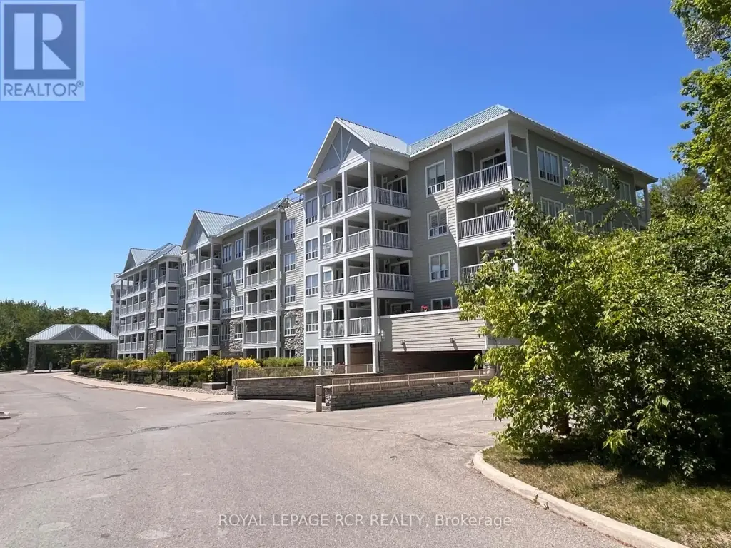 212 - 900 Bogart Mill Trail, Newmarket (Gorham-College Manor)