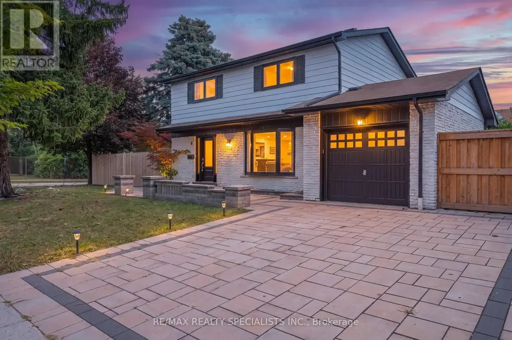 8 Culham Street, Oakville (CP College Park)