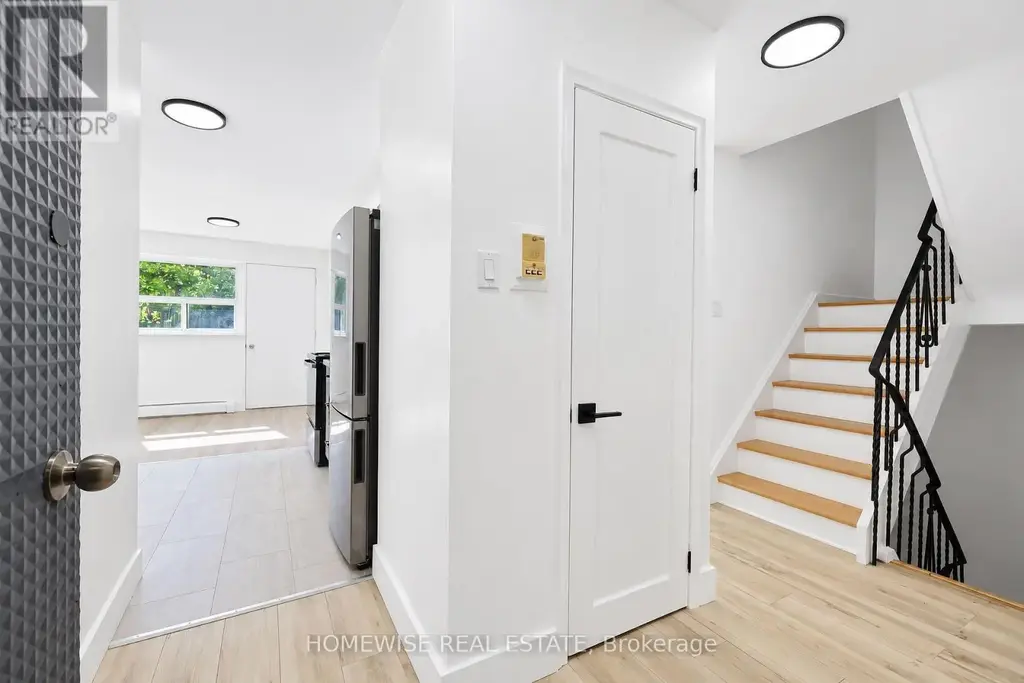 22 - 35 Swordbill Drive, Toronto (Edenbridge-Humber Valley)