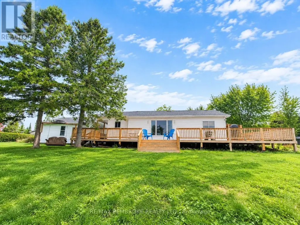 2066 La Passe Road, Whitewater Region