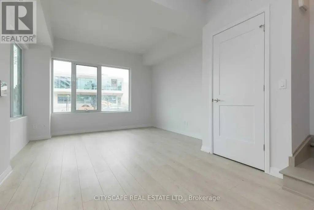 Th 01 - 1010 Portage Parkway, Vaughan (Concord)