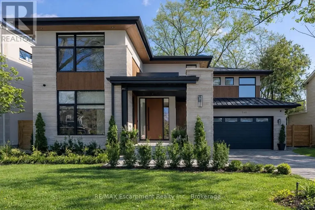 540 Patricia Drive, Oakville (WO West)