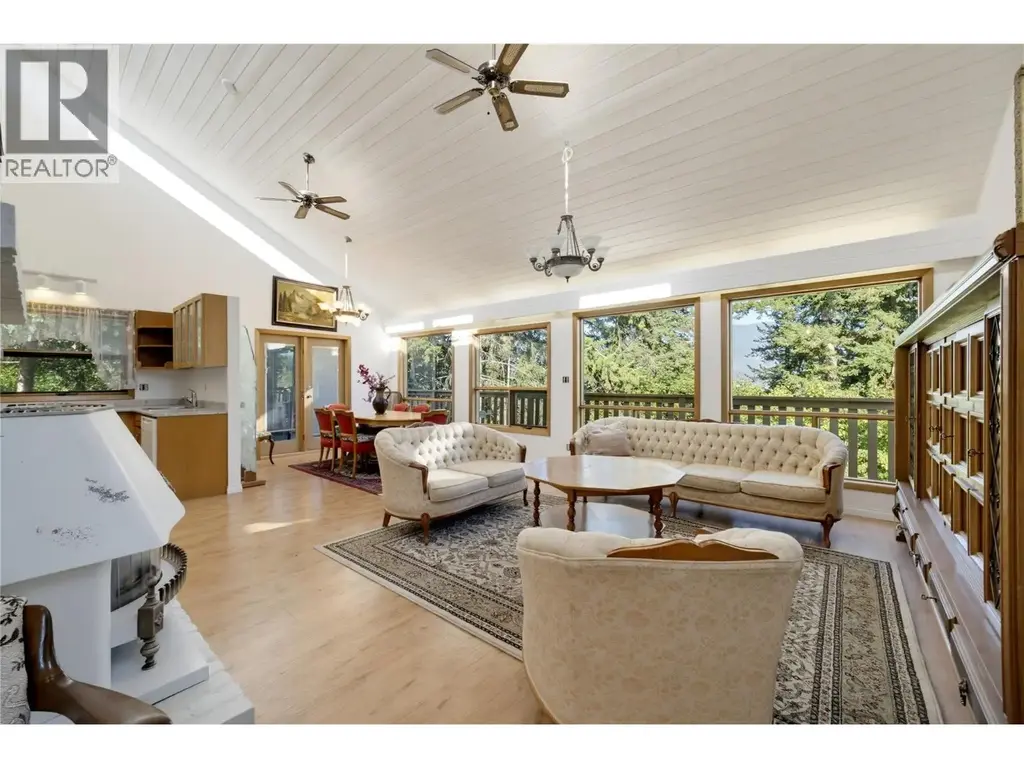 370 10 Avenue Se, Salmon Arm