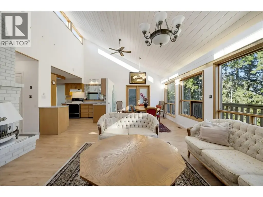 370 10 Avenue Se, Salmon Arm