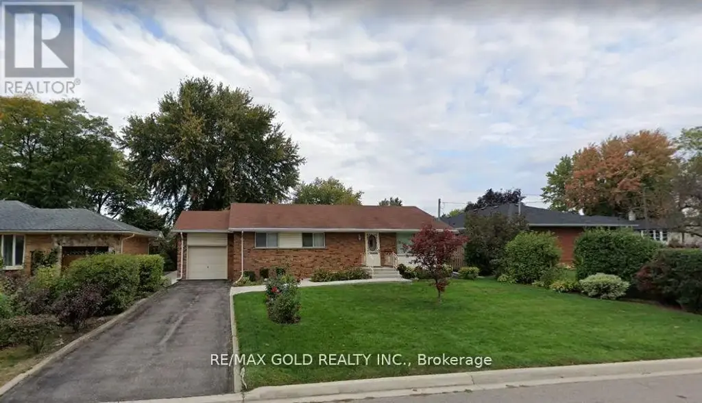 18 Suburban Drive, Mississauga (Streetsville)