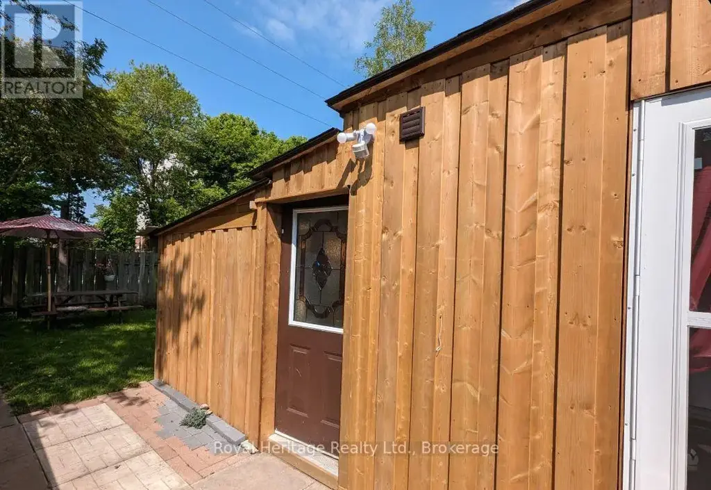 B - 204 Court Street, Oshawa (Central)