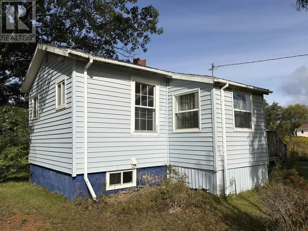 1108 Highway 2, Hilden