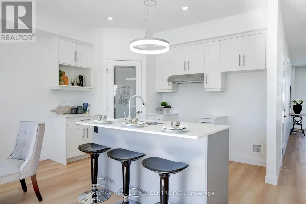 2508 Constance Avenue, London South (South U)
