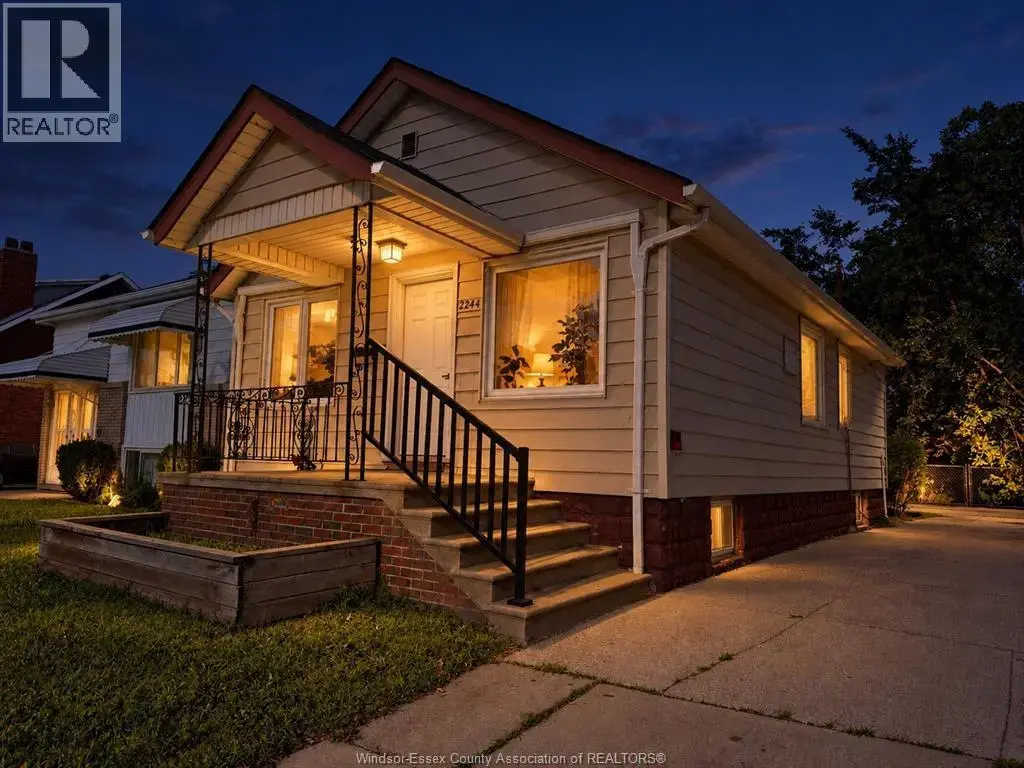 2244 Howard, Windsor