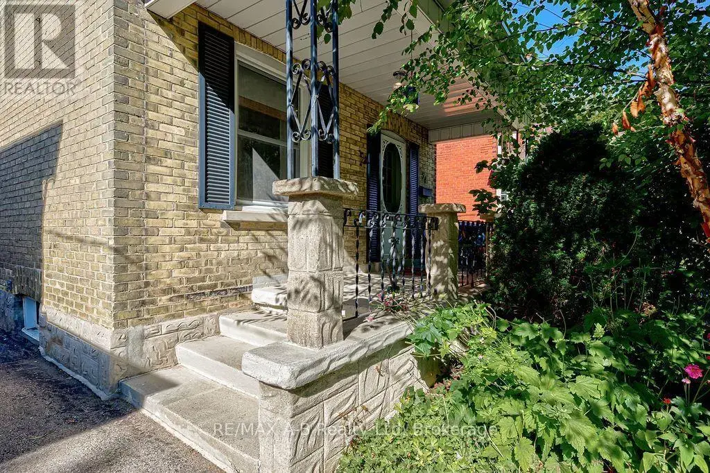54 Mcnab Street S, Stratford