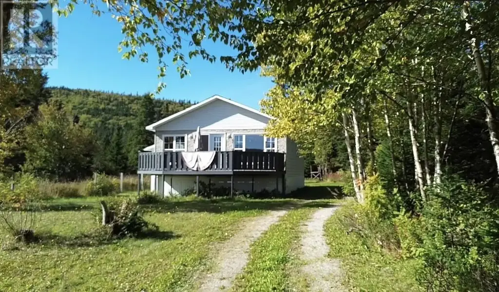 735 Lakeview Road, Spruce Brook