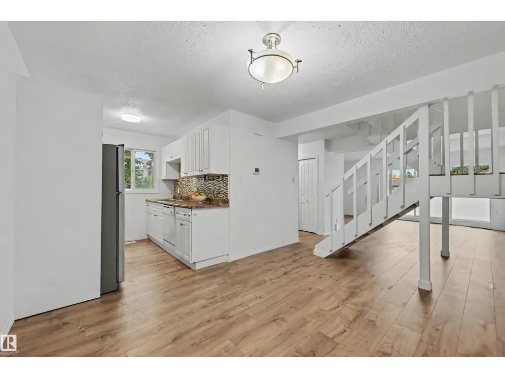 8c Meadowlark Vg Nw, Edmonton