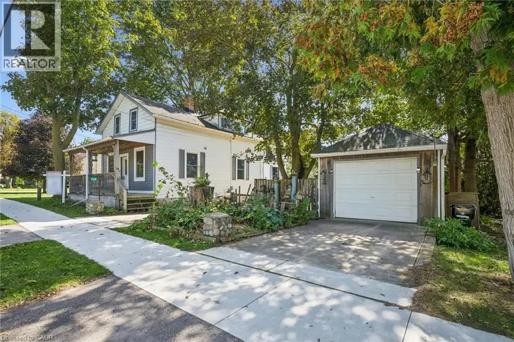 1126 Queen's Bush Road, Wellesley