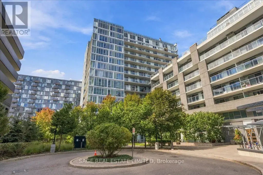 W204 - 565 Wilson Avenue, Toronto (Clanton Park)