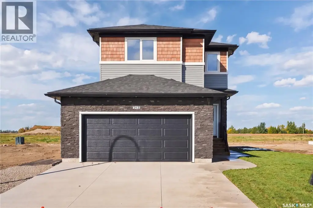 213 Veterans Drive, Warman