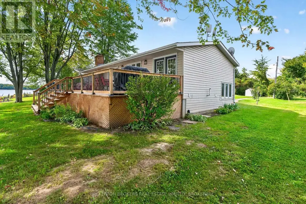233 Johnson Bay Lane, Frontenac Islands (Howe Island)
