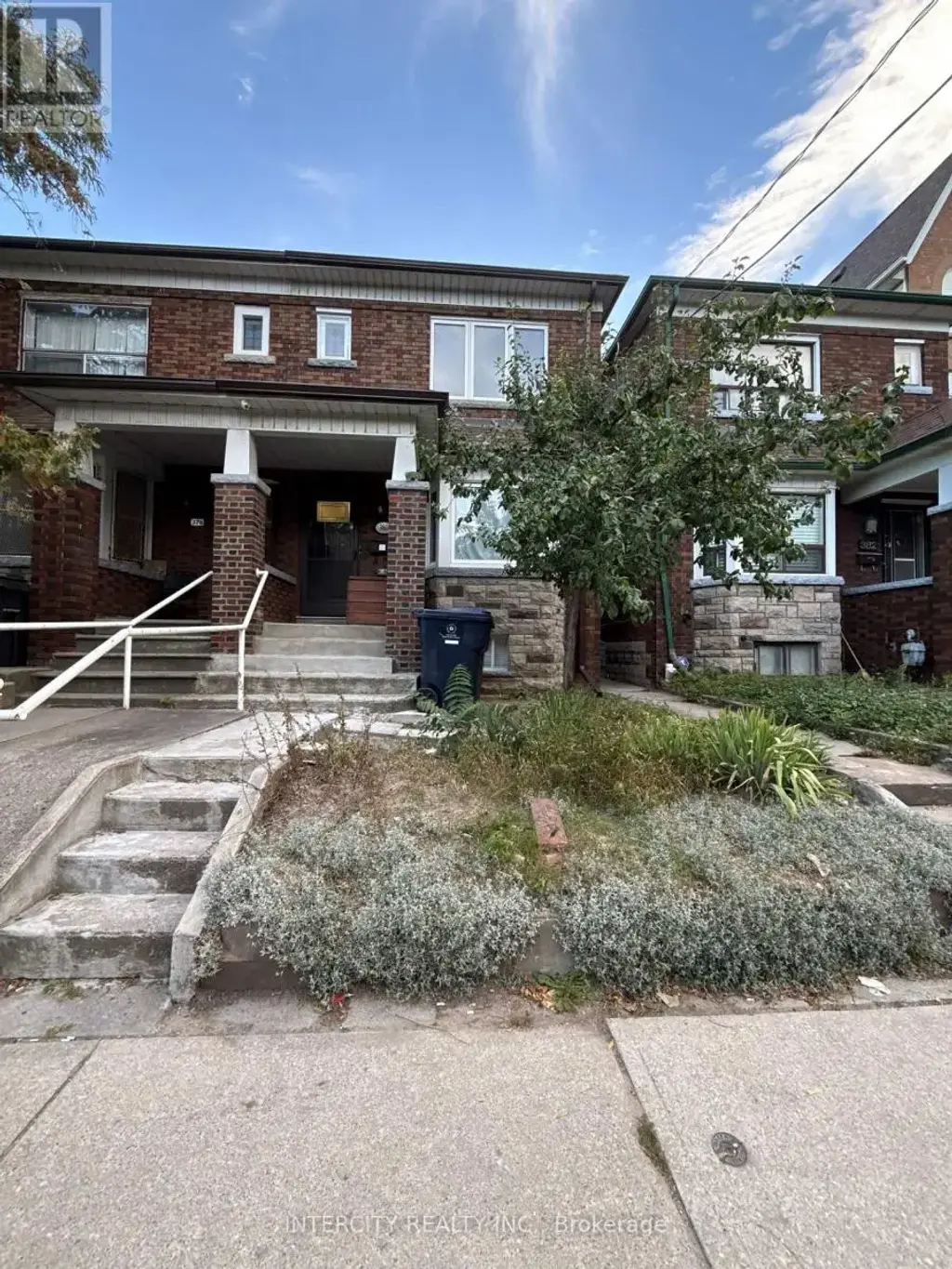 Upper - 380 Clinton Street, Toronto (Annex)