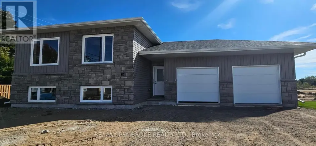 32 Jade Avenue, Petawawa