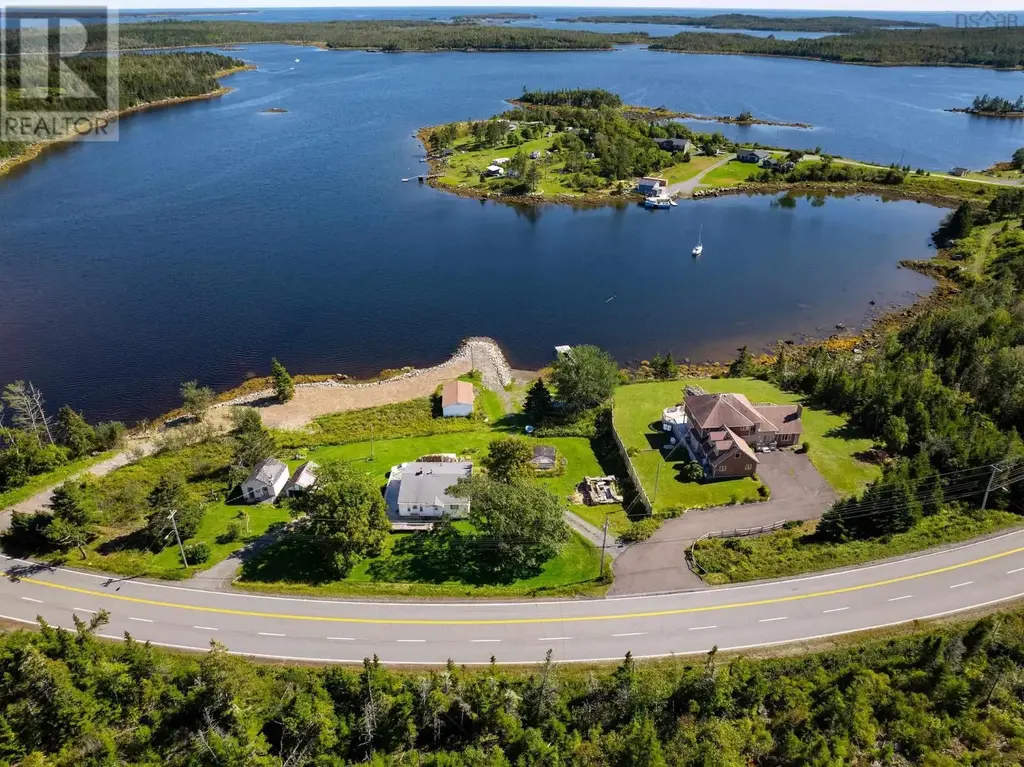 18404 Highway 7, Popes Harbour
