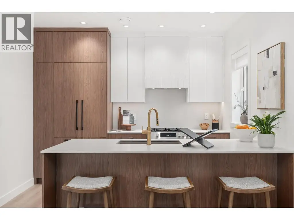 4 2240 E 40th Avenue, Vancouver